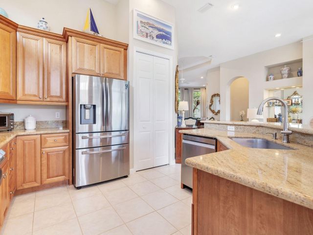 Продажа дома по адресу 6690 Oakmont Way - фото 5763743