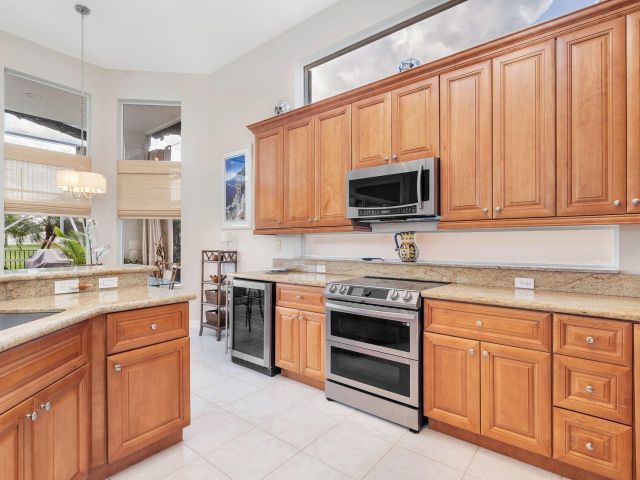 Продажа дома по адресу 6690 Oakmont Way - фото 5763744