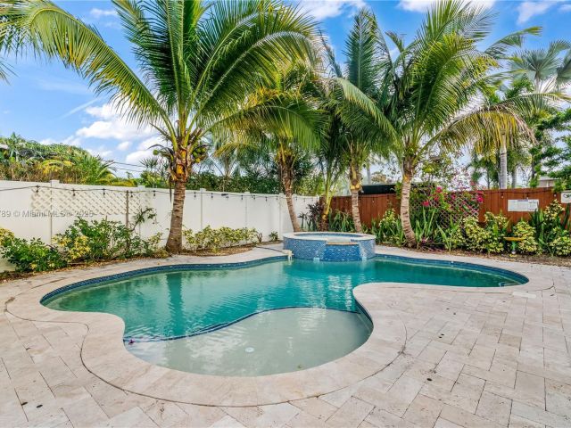 Продажа дома по адресу 1631 N Andrews Sq - фото 5565849