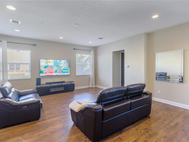 Продажа дома по адресу 1799 NW 124th Way 1799 - фото 5715219