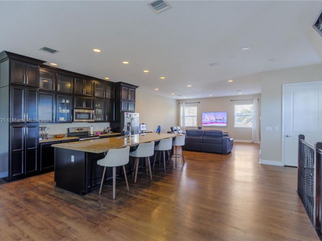 Продажа дома по адресу 1799 NW 124th Way 1799 - фото 5715221