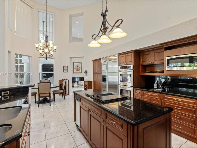 Продажа дома по адресу 1113 SW 156th Ter - фото 5548690