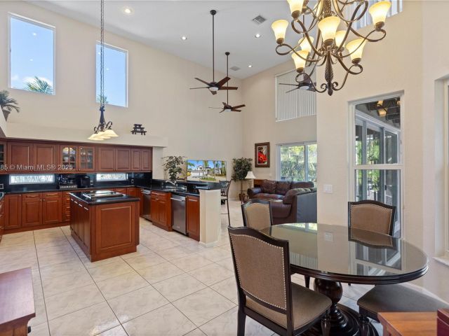 Продажа дома по адресу 1113 SW 156th Ter - фото 5548693