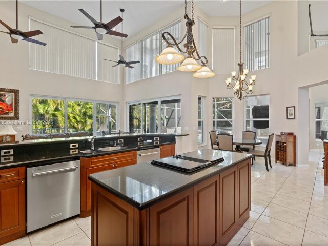 Продажа дома по адресу 1113 SW 156th Ter - фото 5548695