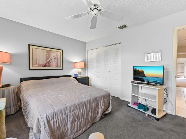 Продажа дома по адресу 2320 Riviera Drive - фото 5816627