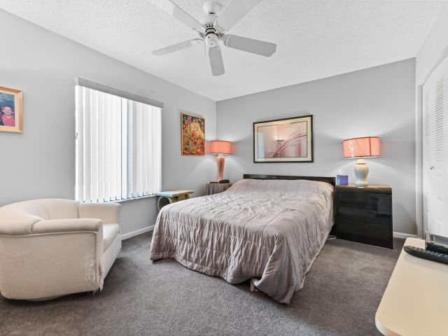 Продажа дома по адресу 2320 Riviera Drive - фото 5816628