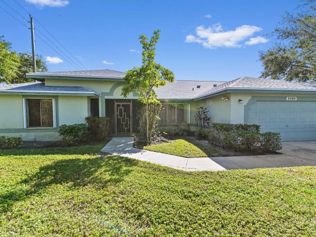 Продажа дома по адресу 2320 Riviera Drive - фото 5816642