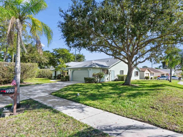 Продажа дома по адресу 2320 Riviera Drive - фото 5816643