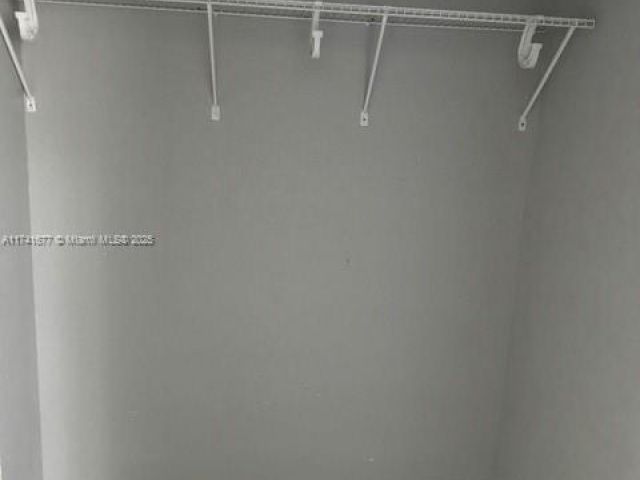 Продажа дома по адресу 2951 NW 8th St - фото 5568865