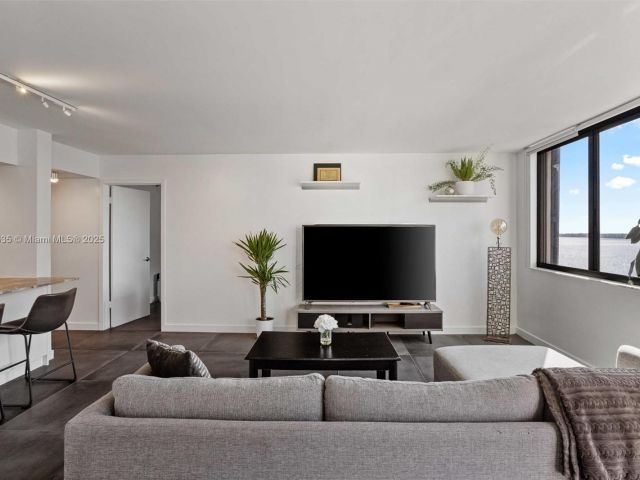 Продажа квартиры #1519 - фото 5623274