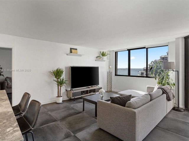 Продажа квартиры #1519 - фото 5623276