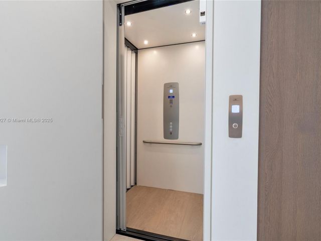 Продажа дома по адресу 960 Mariner Dr - фото 5573976