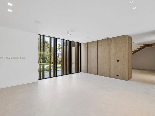 Продажа дома по адресу 960 Mariner Dr - фото 5573977