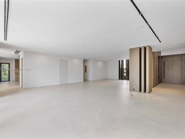 Продажа дома по адресу 960 Mariner Dr - фото 5573978