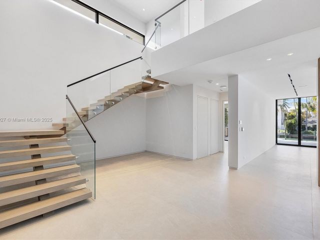 Продажа дома по адресу 960 Mariner Dr - фото 5573982