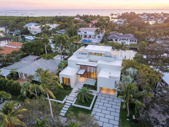 Продажа дома по адресу 960 Mariner Dr - фото 5573989