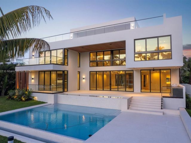 Продажа дома по адресу 960 Mariner Dr - фото 5573992