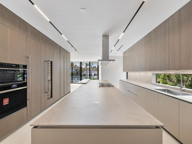 Продажа дома по адресу 960 Mariner Dr - фото 5573993