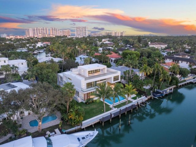 Продажа дома по адресу 960 Mariner Dr - фото 5573995