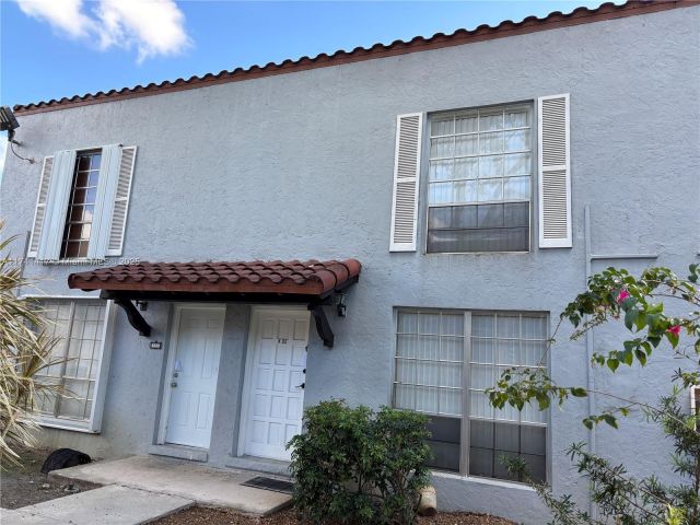 Дом в аренду по адресу 10806 N Kendall Dr P-26 - фото 7429405