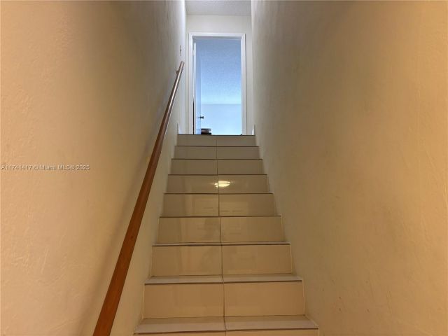 Дом в аренду по адресу 10806 N Kendall Dr P-26 - фото 7429413