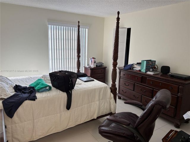 Дом в аренду по адресу 10806 N Kendall Dr P-26 - фото 7429414