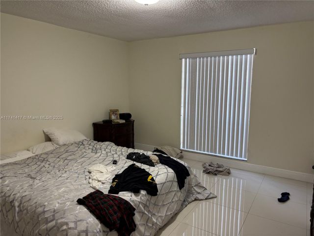 Дом в аренду по адресу 10806 N Kendall Dr P-26 - фото 7429415