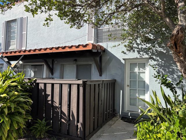 Дом в аренду по адресу 10806 N Kendall Dr P-26 - фото 7429417