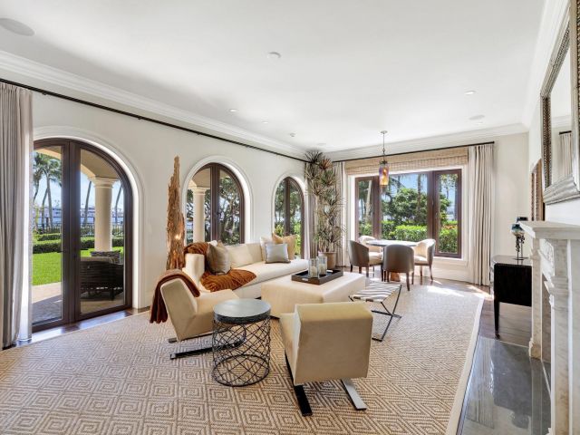 Продажа дома по адресу 815 IDLEWYLD DR - фото 6211676