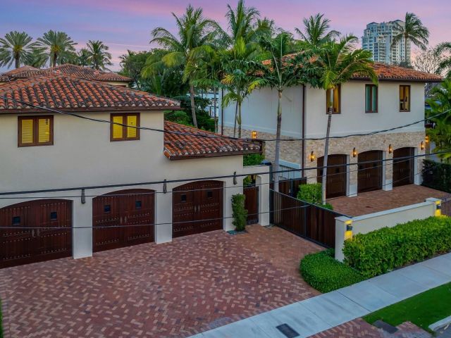 Продажа дома по адресу 815 IDLEWYLD DR - фото 6211682