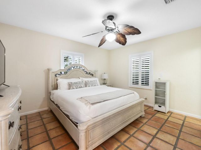 Продажа дома по адресу 1928 NE 7th Pl - фото 5801741