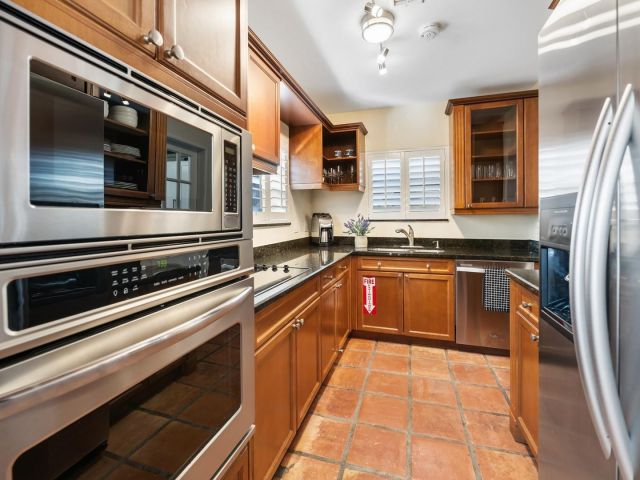 Продажа дома по адресу 1928 NE 7th Pl - фото 5801743