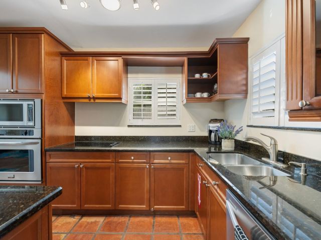 Продажа дома по адресу 1928 NE 7th Pl - фото 5801744