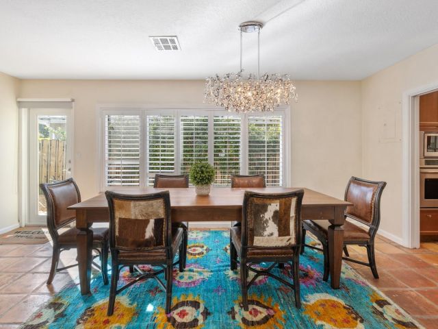 Продажа дома по адресу 1928 NE 7th Pl - фото 5801745