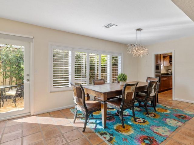 Продажа дома по адресу 1928 NE 7th Pl - фото 5801749