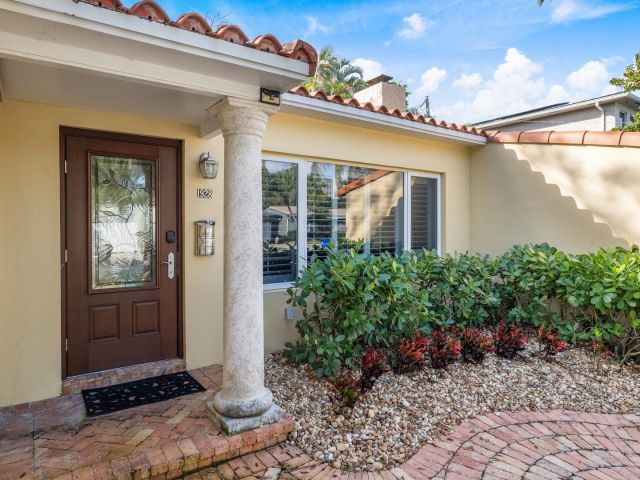 Продажа дома по адресу 1928 NE 7th Pl - фото 5801753