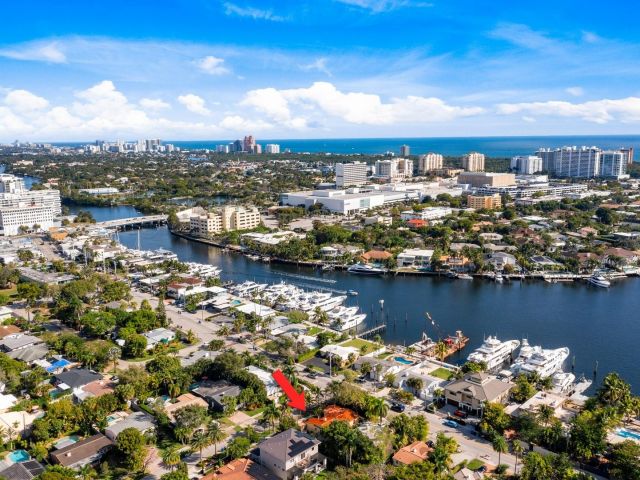 Продажа дома по адресу 1928 NE 7th Pl - фото 5801755