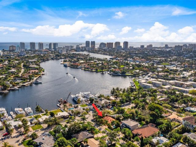 Продажа дома по адресу 1928 NE 7th Pl - фото 5801756