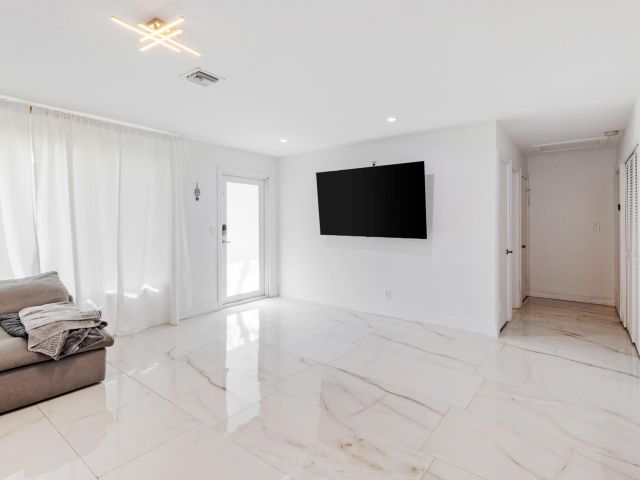 Продажа дома по адресу 1323 Lincoln Street - фото 5841189