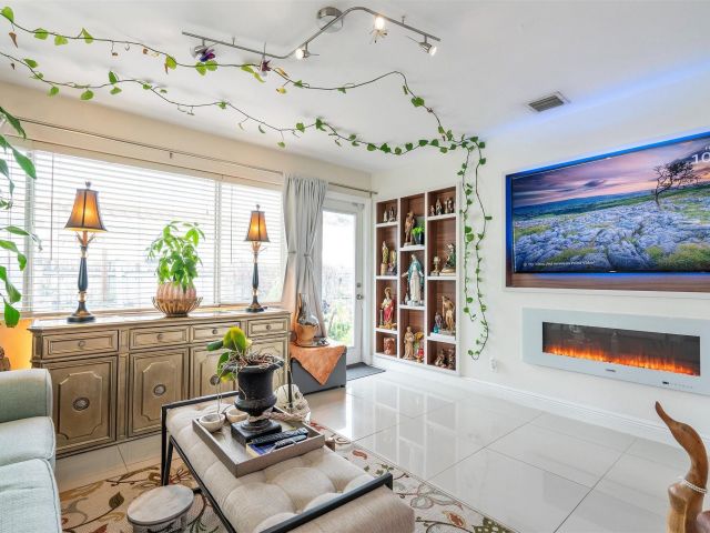 Продажа дома по адресу 1322 Johnson St - фото 5525348