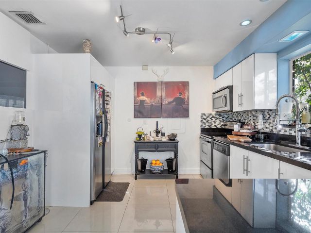 Продажа дома по адресу 1322 Johnson St - фото 5525352