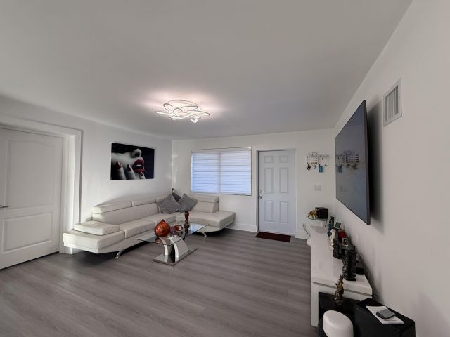 Продажа дома по адресу 303 NW 28 Way - фото 6172260