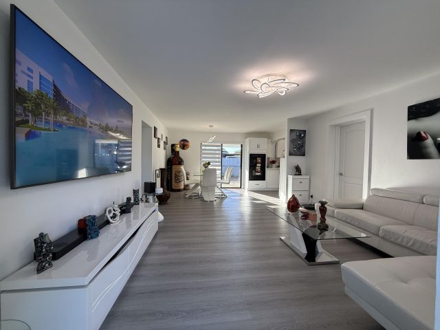 Продажа дома по адресу 303 NW 28 Way - фото 6172261