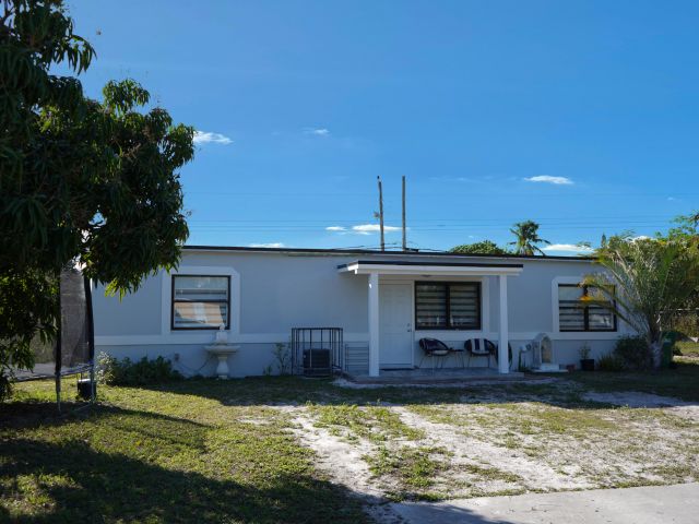 Продажа дома по адресу 303 NW 28 Way - фото 6172263