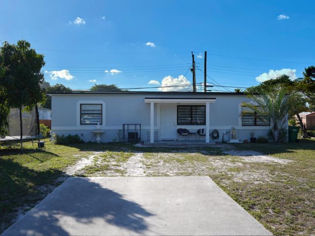 Продажа дома по адресу 303 NW 28 Way - фото 6172264