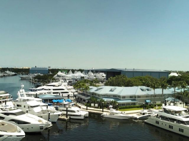 Продажа дома по адресу 1421 SW 23rd Court - фото 5774310