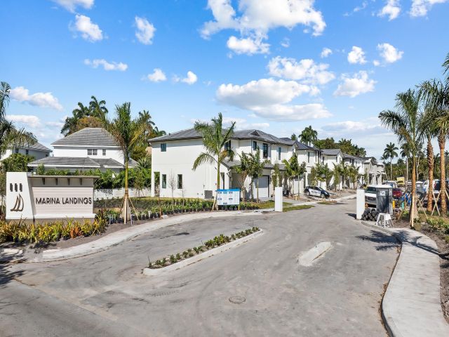 Продажа дома по адресу 1421 SW 23rd Court - фото 5774317