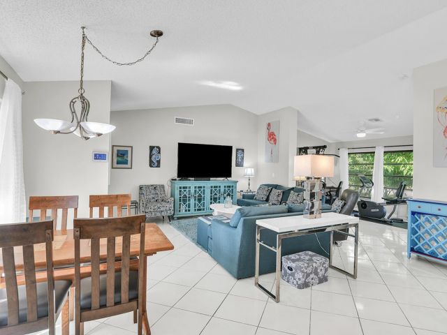 Продажа дома по адресу 6335 Hitchin Post Way - фото 5763954