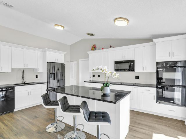 Продажа дома по адресу 6335 Hitchin Post Way - фото 5763957