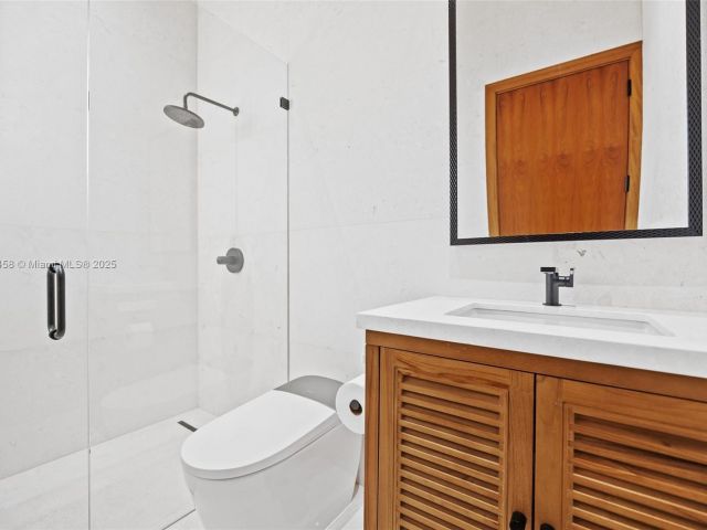 Продажа дома по адресу 7775 SW 72nd Ave - фото 6108310